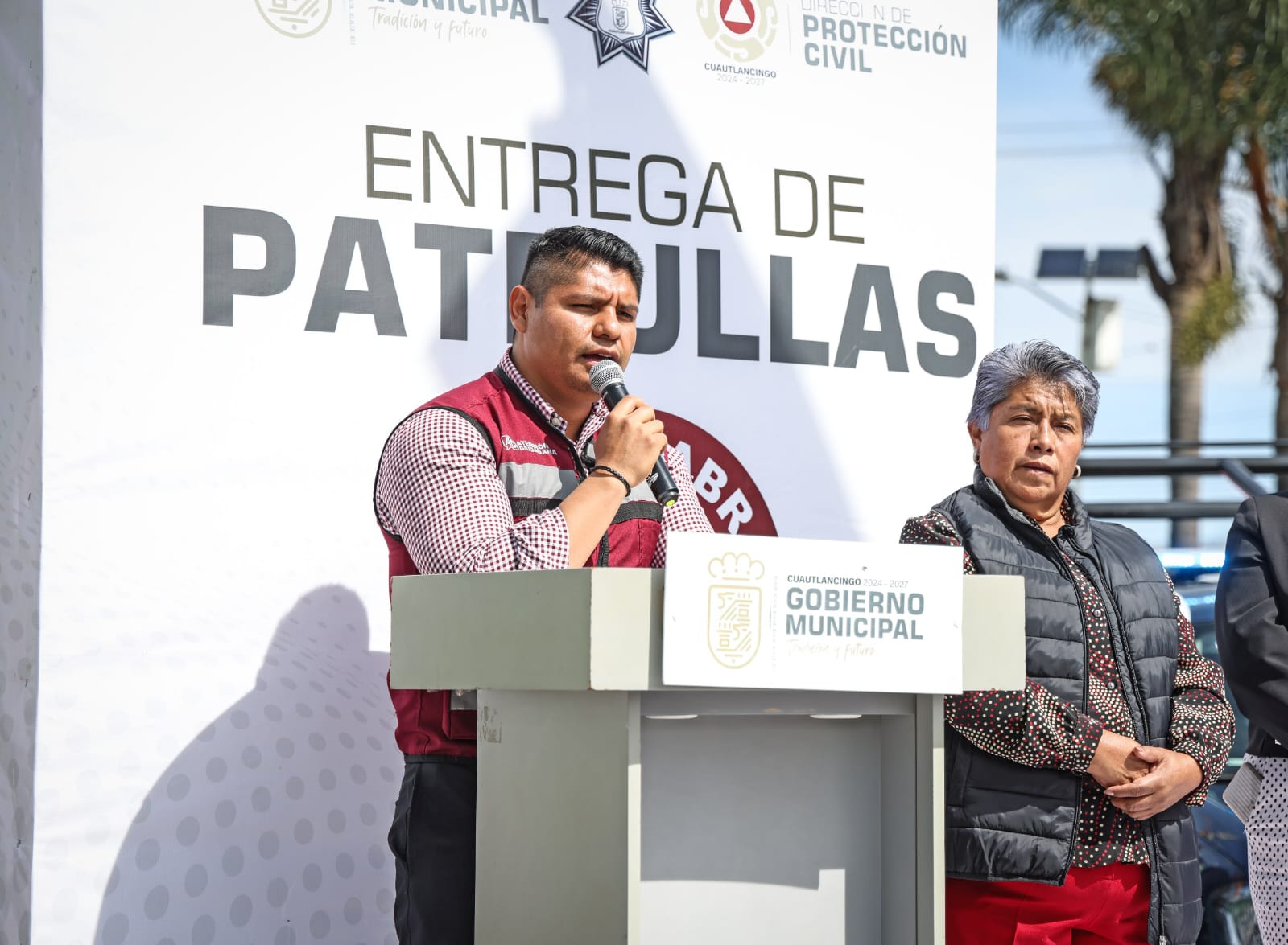 Refuerzan seguridad en Cuautlancingo con entrega de patrullas y equipo táctico