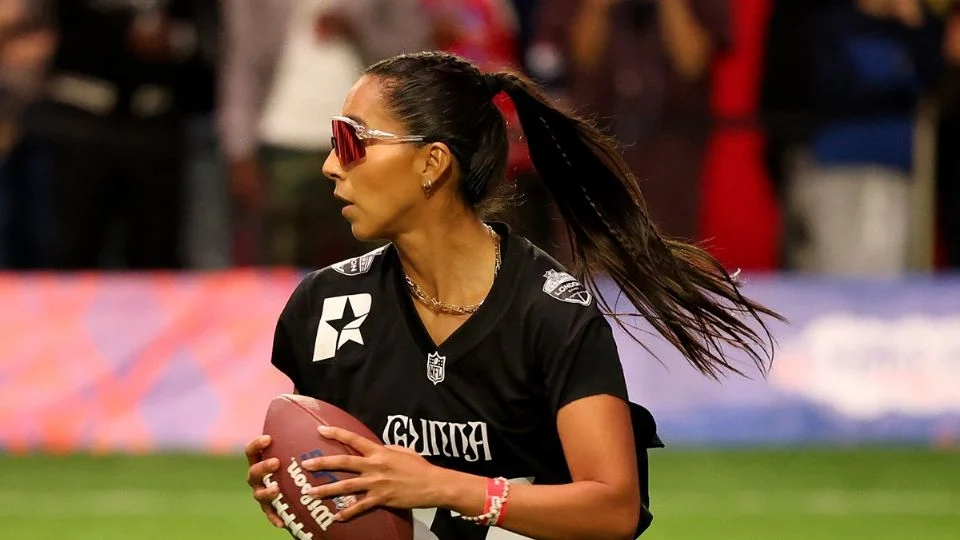 Diana Flores destaca con tres anotaciones en juego de flag football en Londres