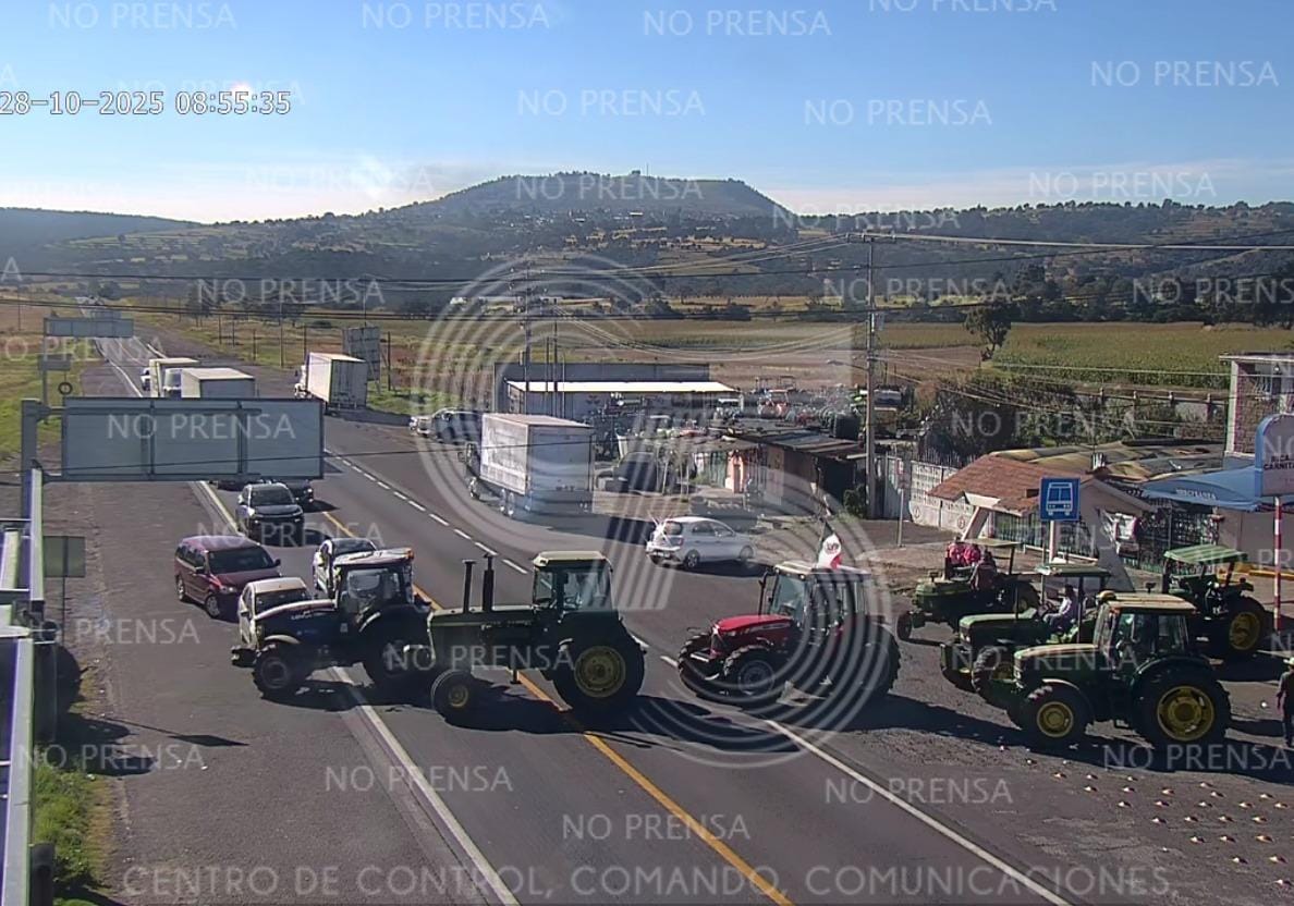 Campesinos del Estado de Tlaxcala bloquean carretera México-Veracruz