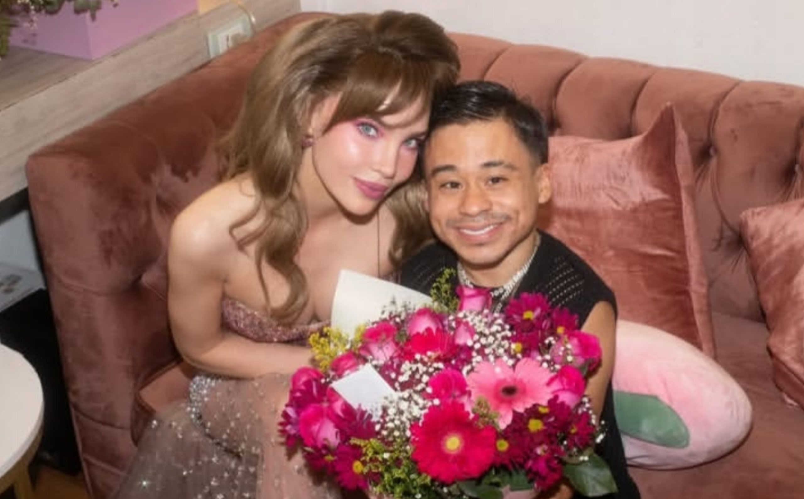 Belinda recibe visita de Abelito tras función de teatro