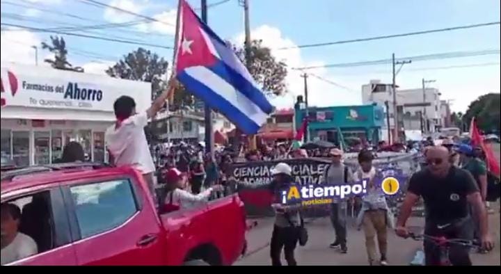 Alumnos BUAP conmemoran aniversario del 2 de octubre pidiendo mayor seguridad