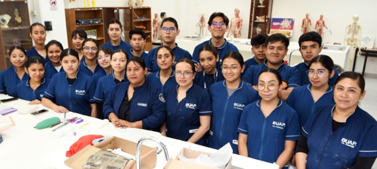 BUAP celebra Día Internacional de la Podología con simposio