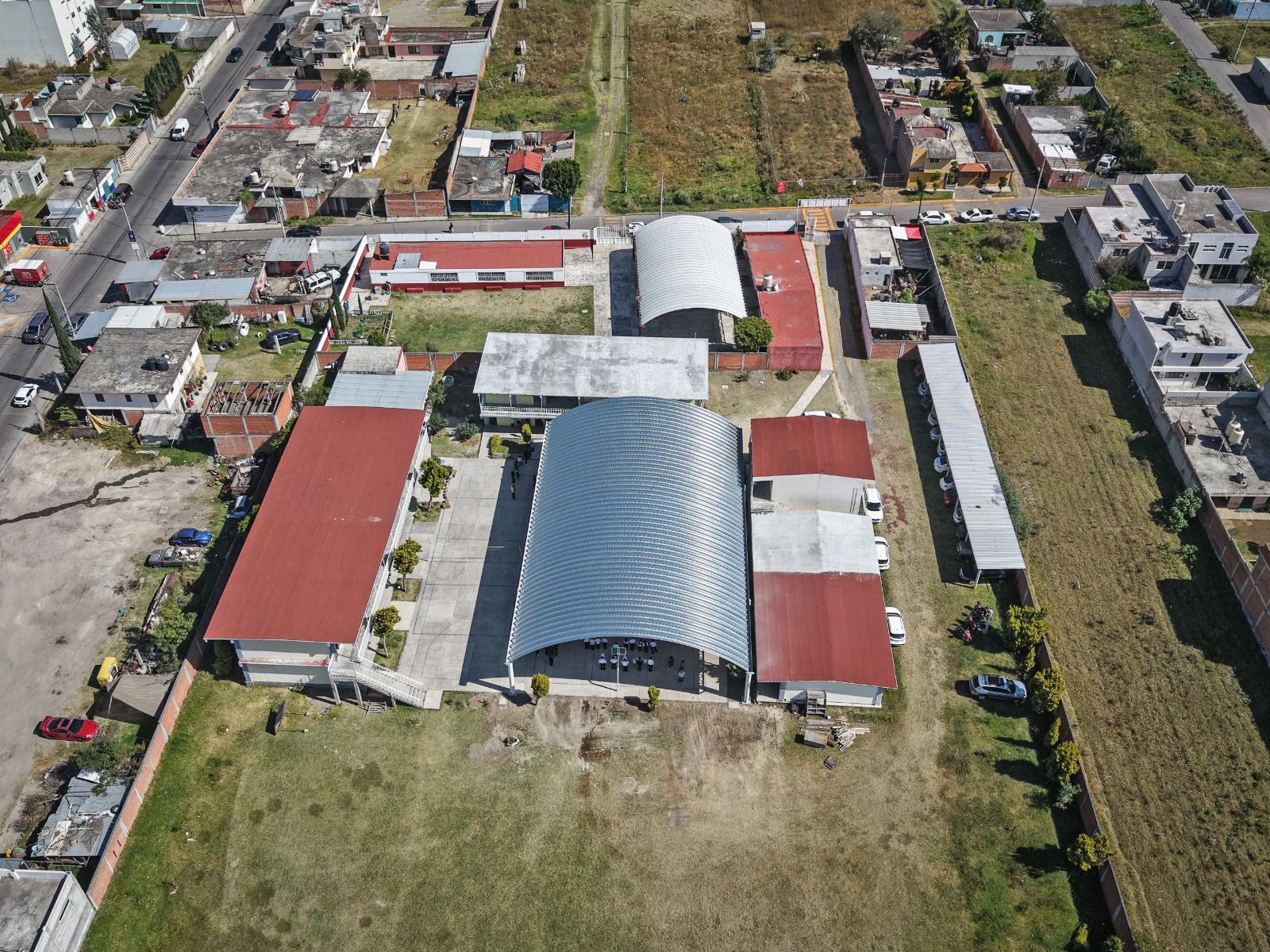 Entregan arco techo en bachillerato de San Lorenzo Almecatla