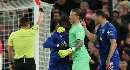 Expulsan a Idrissa Gana Gueye por golpear a un compañero del Everton