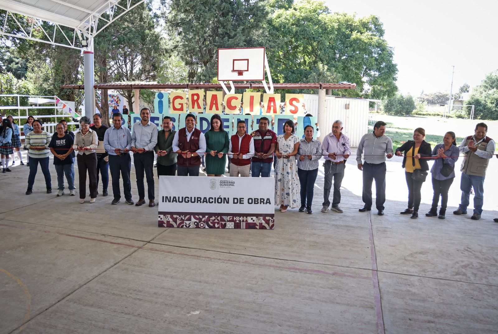 Entregan arco techo en el Bachillerato Octavio Paz de Cuautlancingo