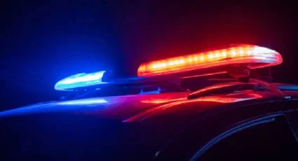 Volcadura en la Calzada Zaragoza deja dos personas lesionadas