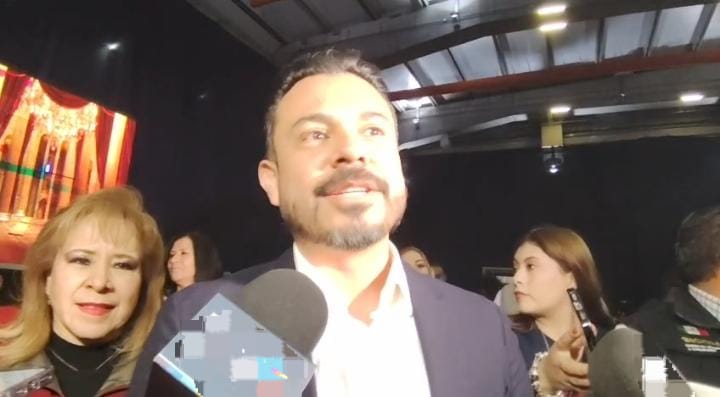 Gobierno de Puebla reúne a cerca de tres mil personas en cena navideña