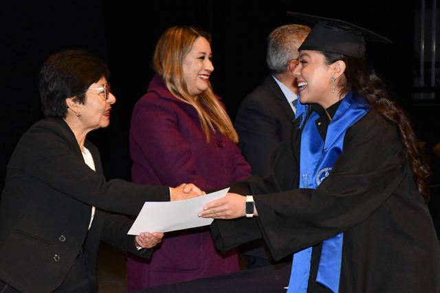 BUAP gradúa a 124 egresados de Estomatología