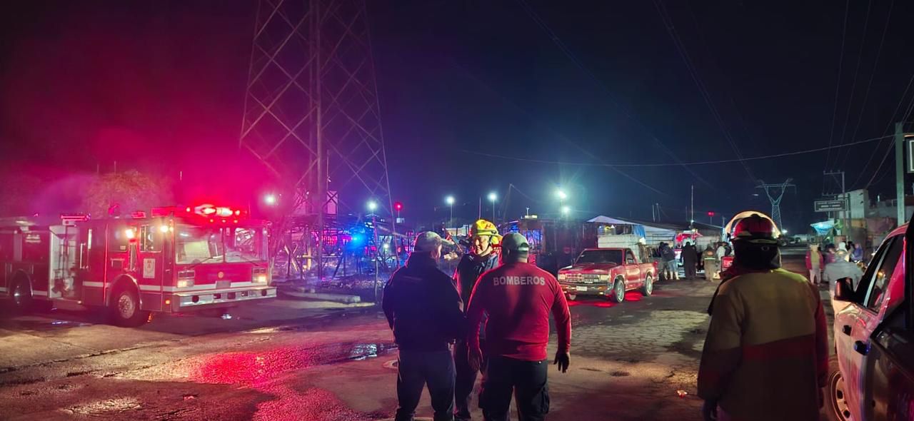 Protección Civil controla incendio en Central de Abasto de Huixcolotla