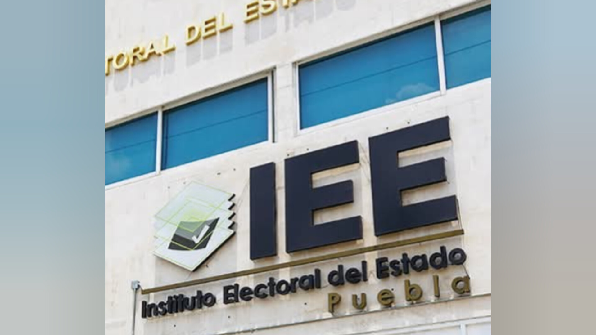 IEE aclara que espectaculares de políticos no son ilegales