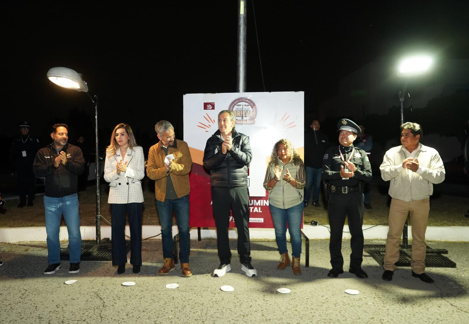 Puebla Brilla moderniza alumbrado en Jardines de Santa Rosa