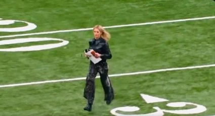 Reportera cumple doble cobertura en un minuto durante el Sugar Bowl