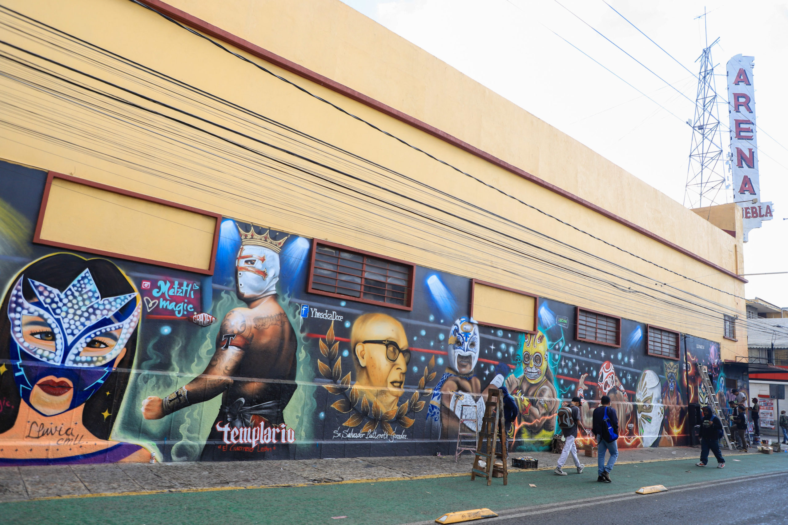 Autoridades municipales frenan cobros abusivos de franeleros en la Arena Puebla