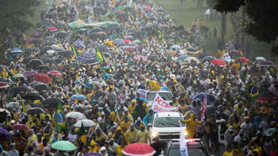 Rayo deja heridos durante protesta en Brasilia