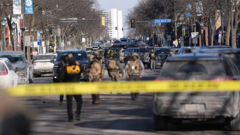 Muere hombre baleado por agente de ICE en Minnesota