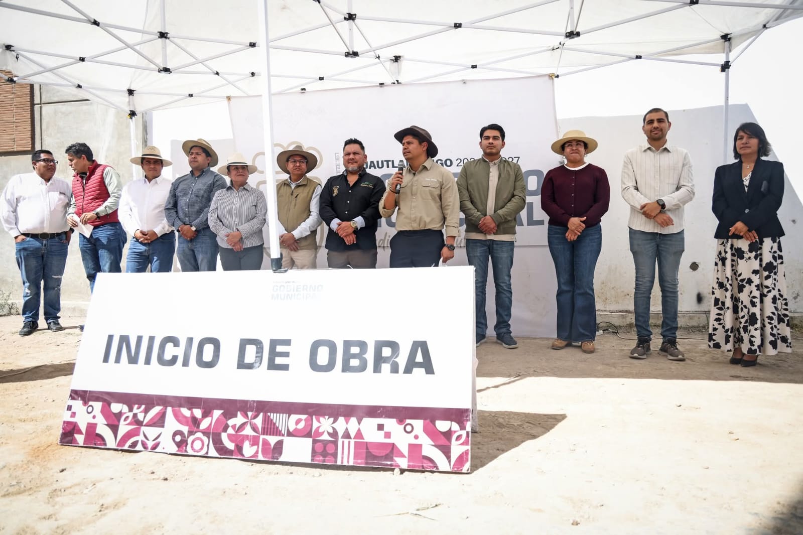 Inicia Omar Muñoz obra de pavimentación en Cuautlancingo
