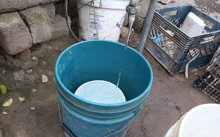 Niño de 3 años resulta con quemaduras tras caer en cubeta con agua hirviente