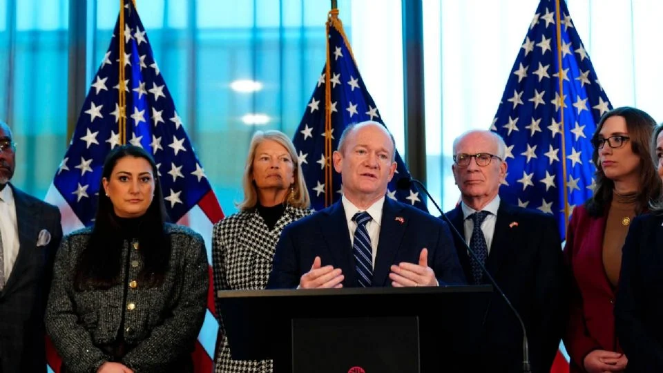 Congresistas de EU buscan calmar tensiones por Groenlandia