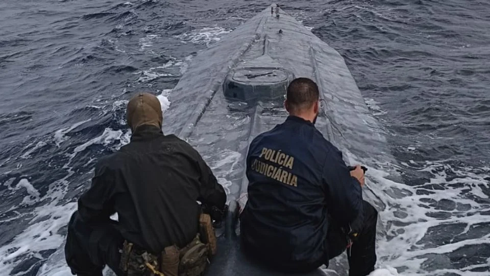 Interceptan narcosubmarino con 300 paquetes de cocaína frente a costas de Portugal