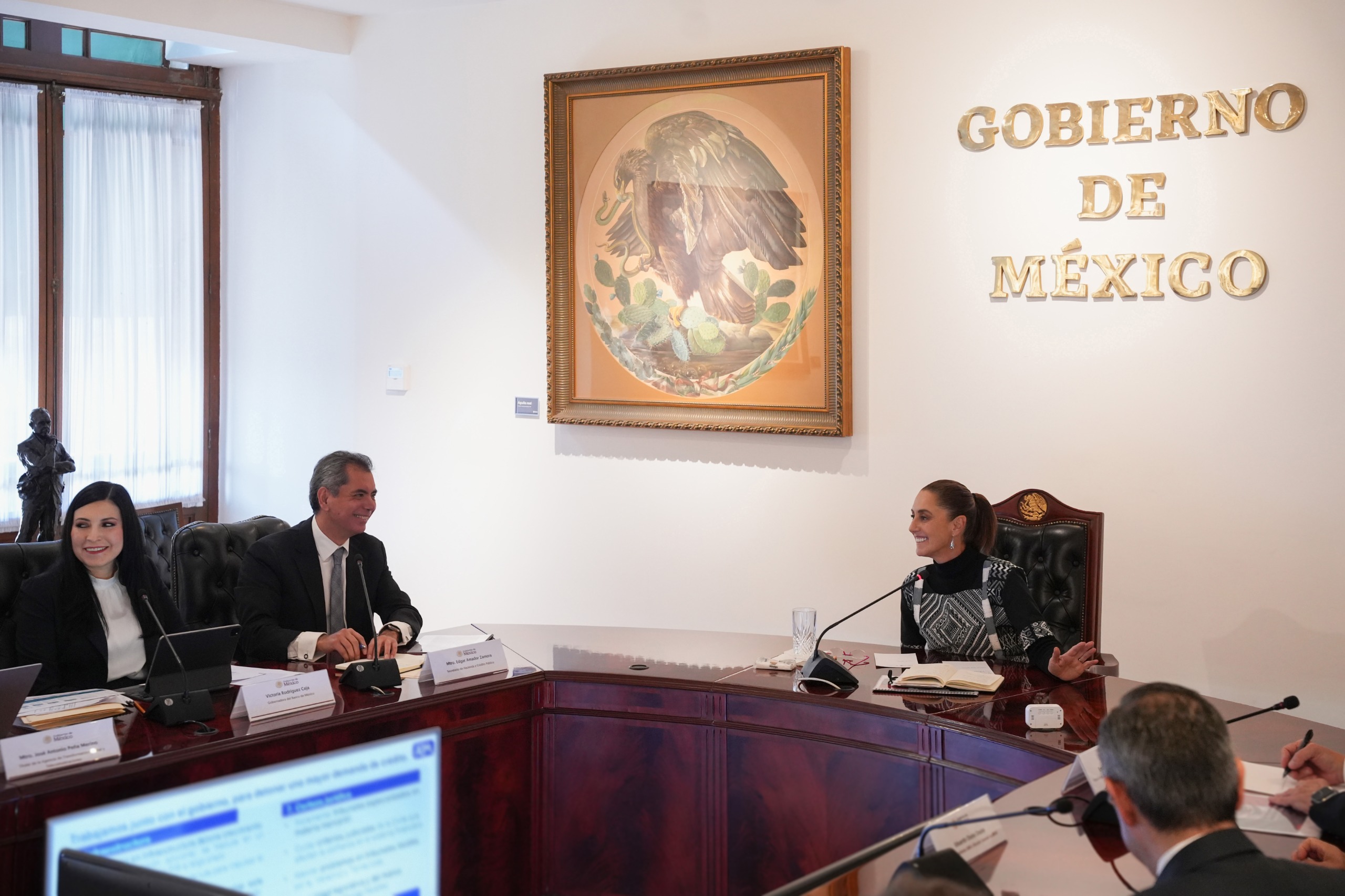 Presidenta Sheinbaum recibe a gobernadora del Banco de México e integrantes de ABM