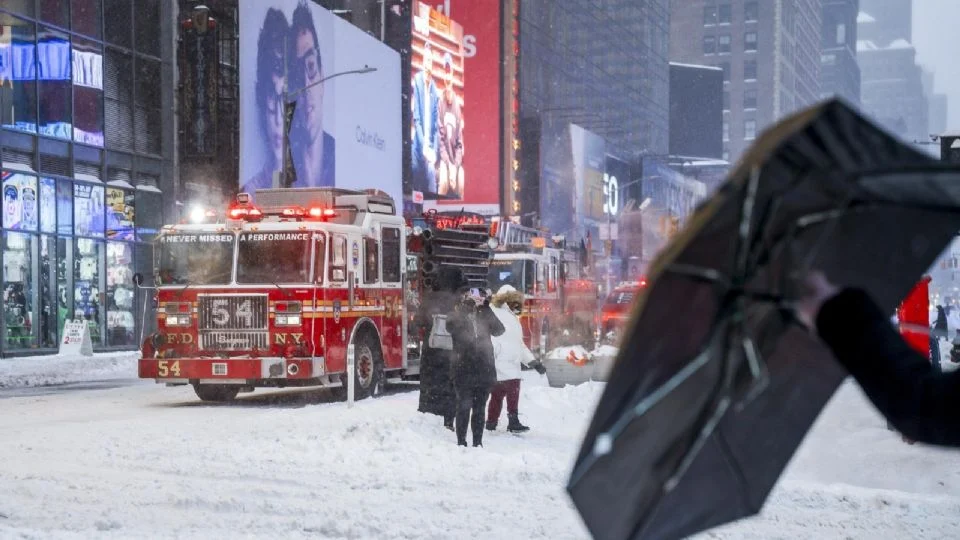 Tormenta invernal en Estados Unidos deja 34 muertos y más de 530 mil viviendas sin electricidad