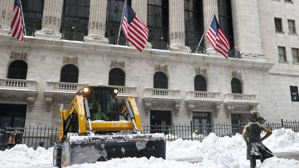 Tormenta invernal deja 15 muertos y miles sin electricidad en EU