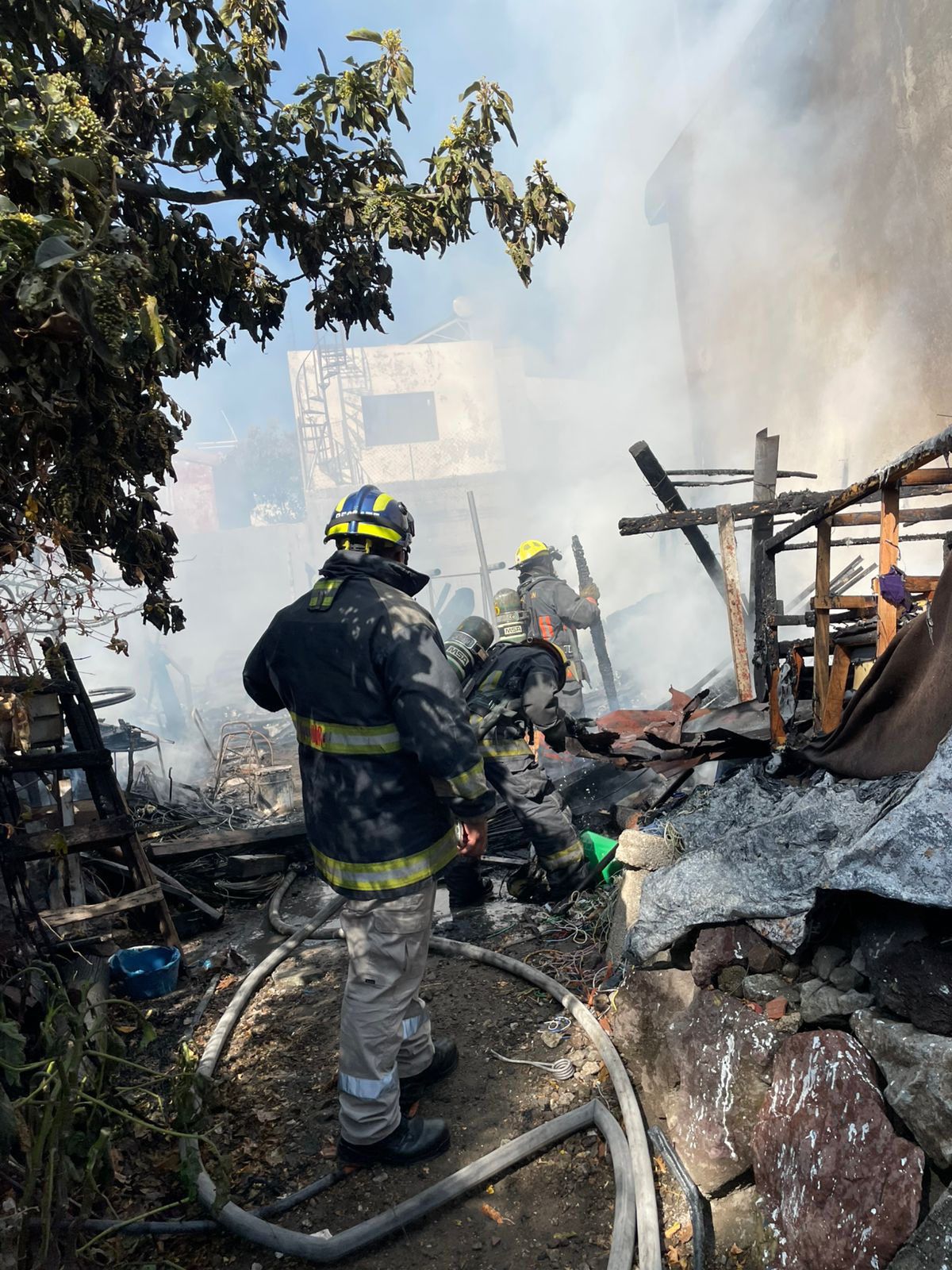 Muere hombre al incendiarse su domicilio en Ampliación Guadalupe Hidalgo