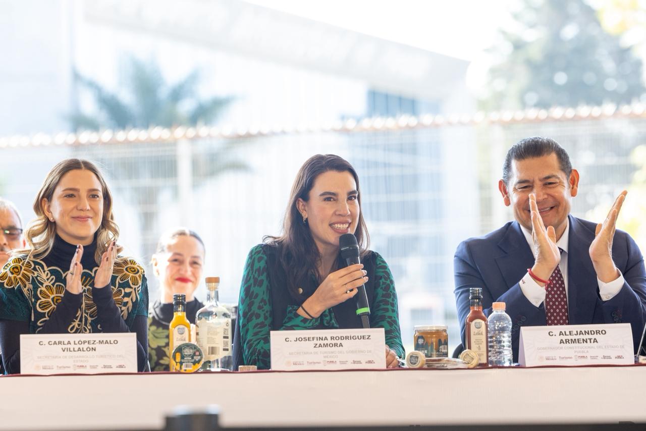 Josefina Rodríguez destaca conectividad aérea de Puebla