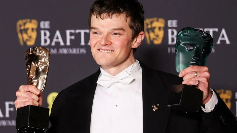 Insulto en los BAFTA expone el síndrome de Tourette durante transmisión de la BBC