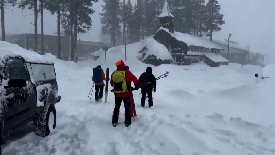 Avalancha en California deja ocho esquiadores muertos