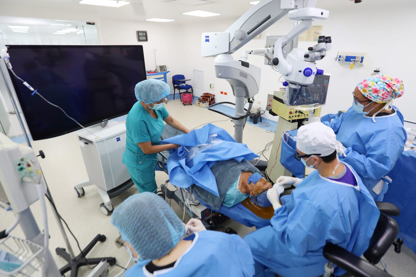 DIF Puebla Capital realiza 28 cirugías de cataratas