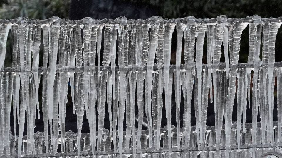 Frío extremo deja choques, muertes y vuelos cancelados en Estados Unidos