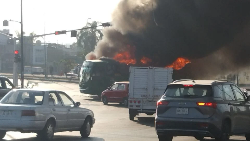 Bloqueos y quema de vehículos en Jalisco tras operativo federal