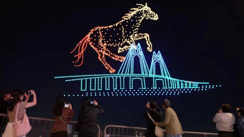 Drones celebran Año Nuevo Chino en Hong Kong