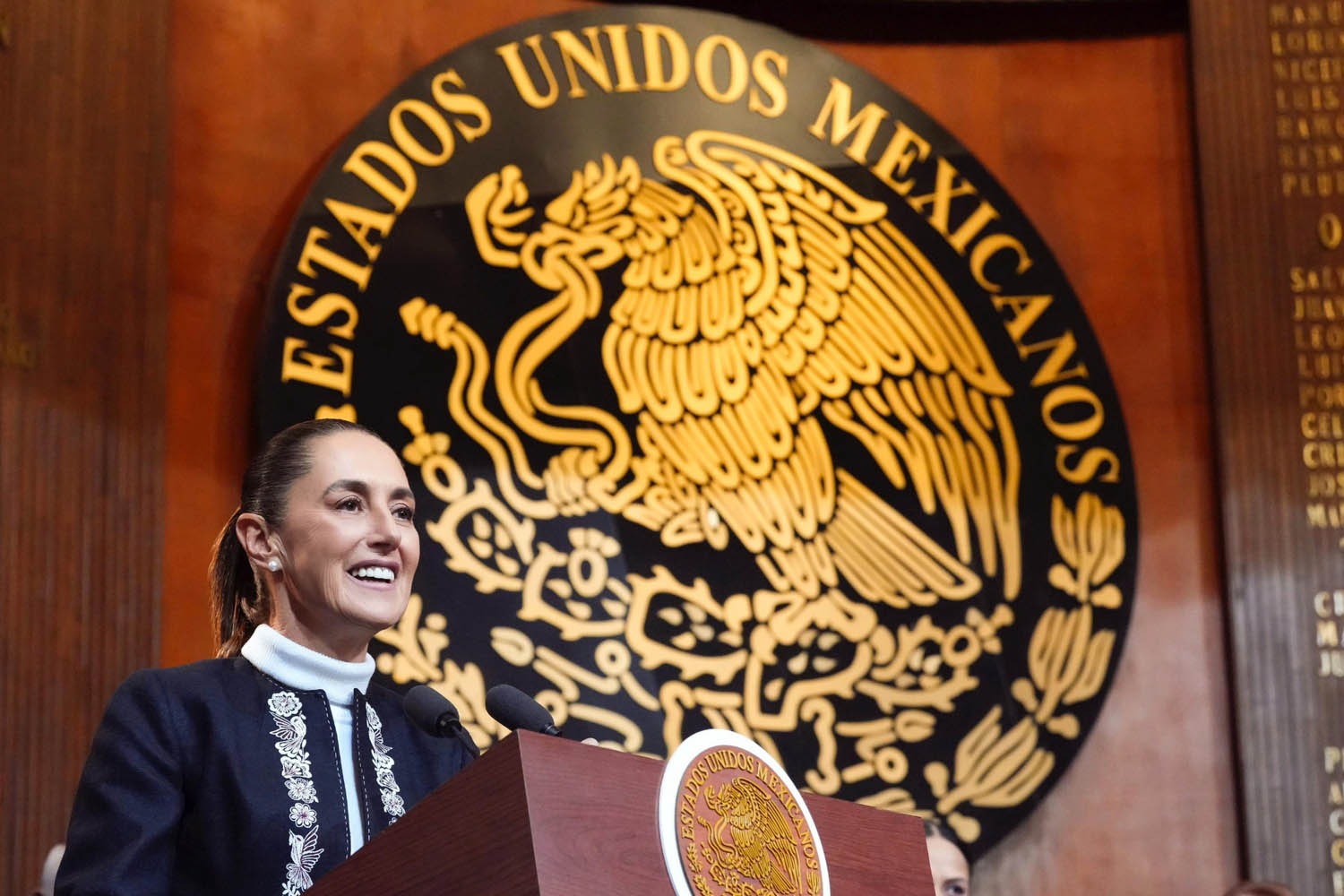 Claudia Sheinbaum defiende soberanía en aniversario de la Constitución