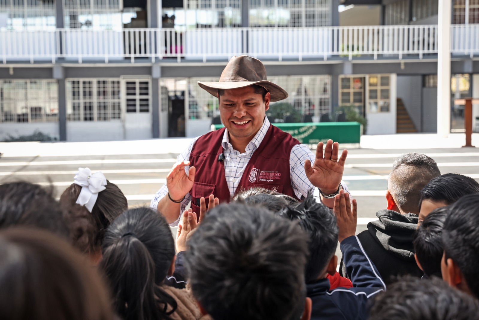 Omar Muñoz entrega mantenimiento en primaria de Cuautlancingo