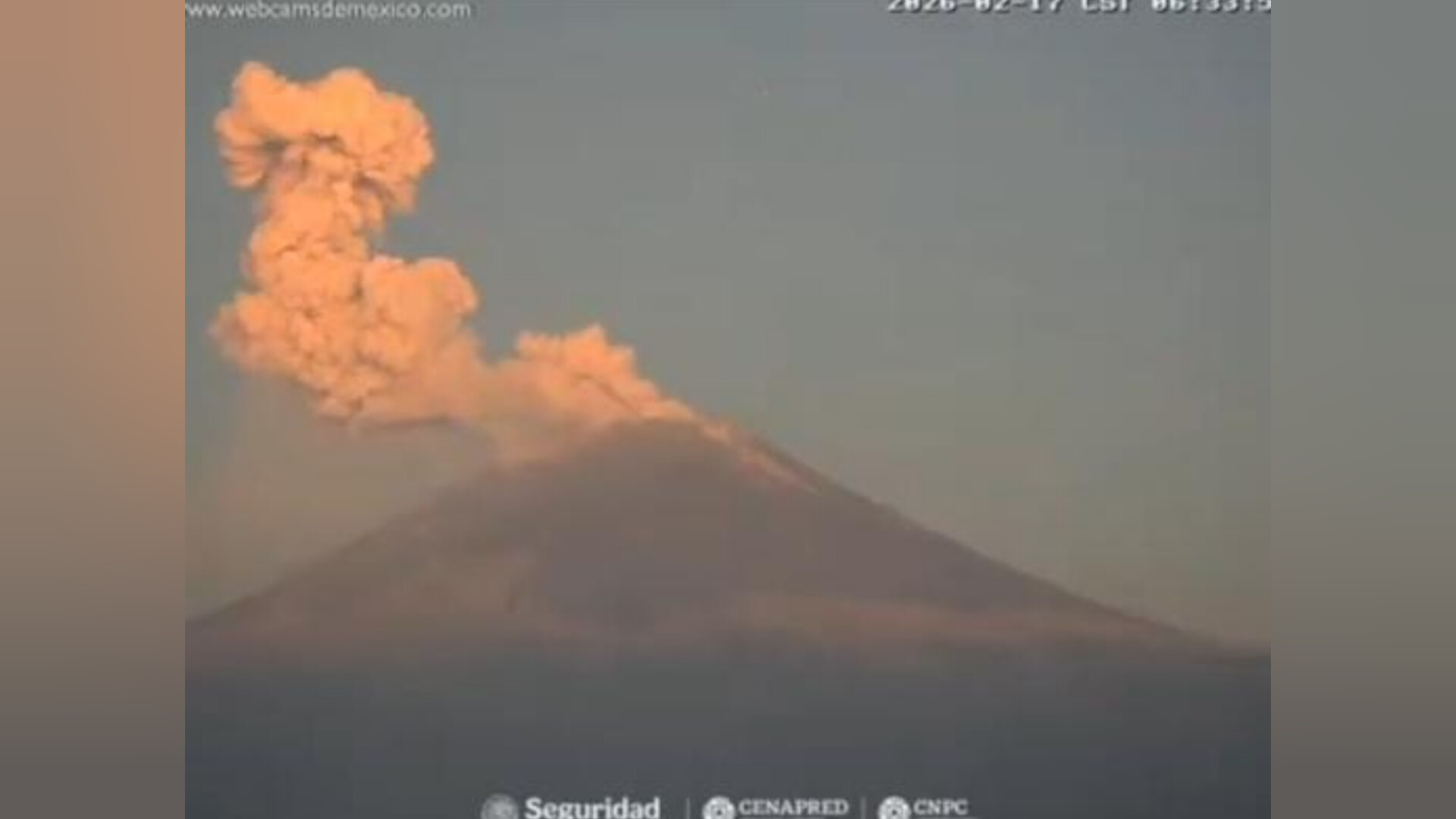 Popocatépetl emite exhalación con ceniza