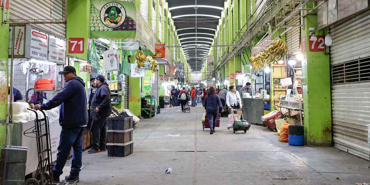 Comerciantes rechazan acuerdo por barda en la Central de Abastos