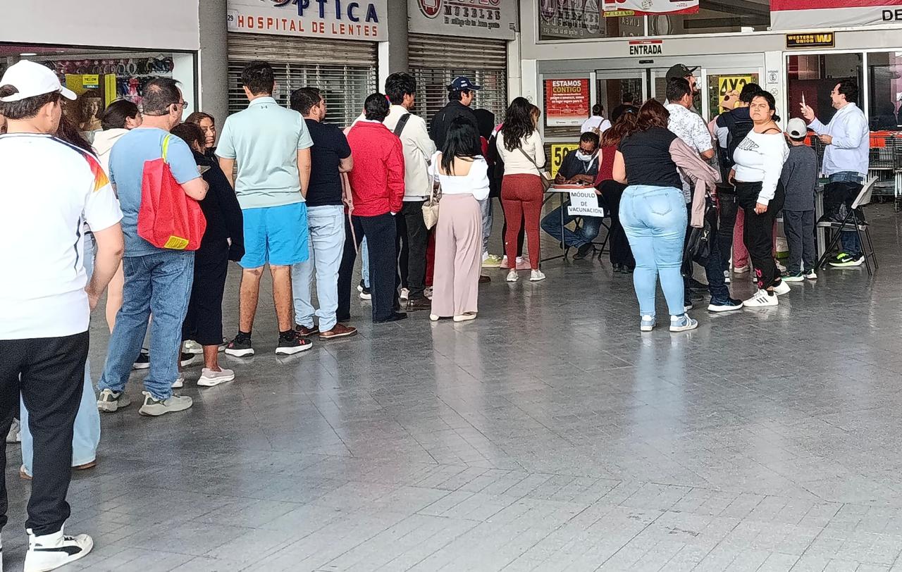 Vacunación contra sarampión en mercados de Puebla