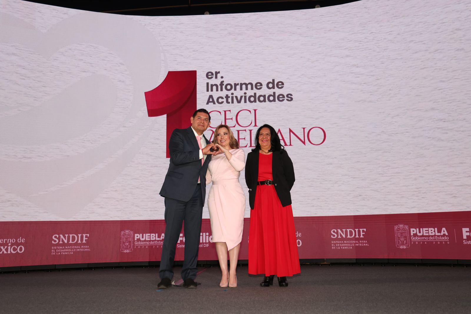 Reconocen labor de Ceci Arellano en el SEDIF Puebla