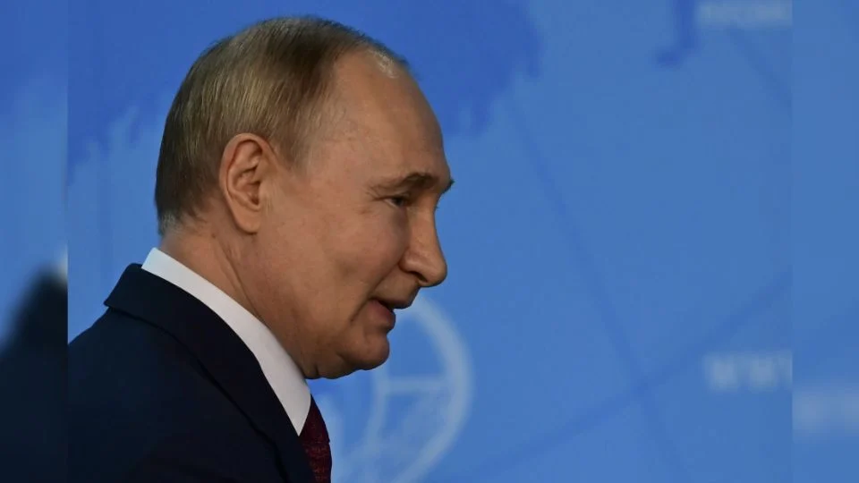 Putin firma ley para que Rusia controle empresas pesqueras y mineras