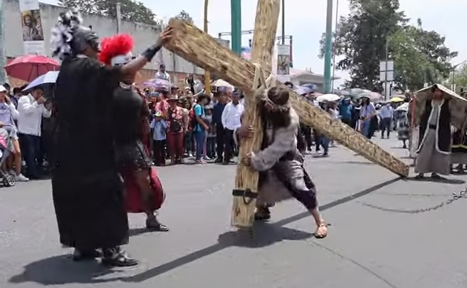 Alistan viacrucis en Chiautempan