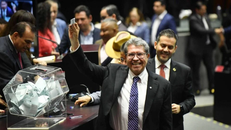 Monreal lamenta votos en contra de Morena