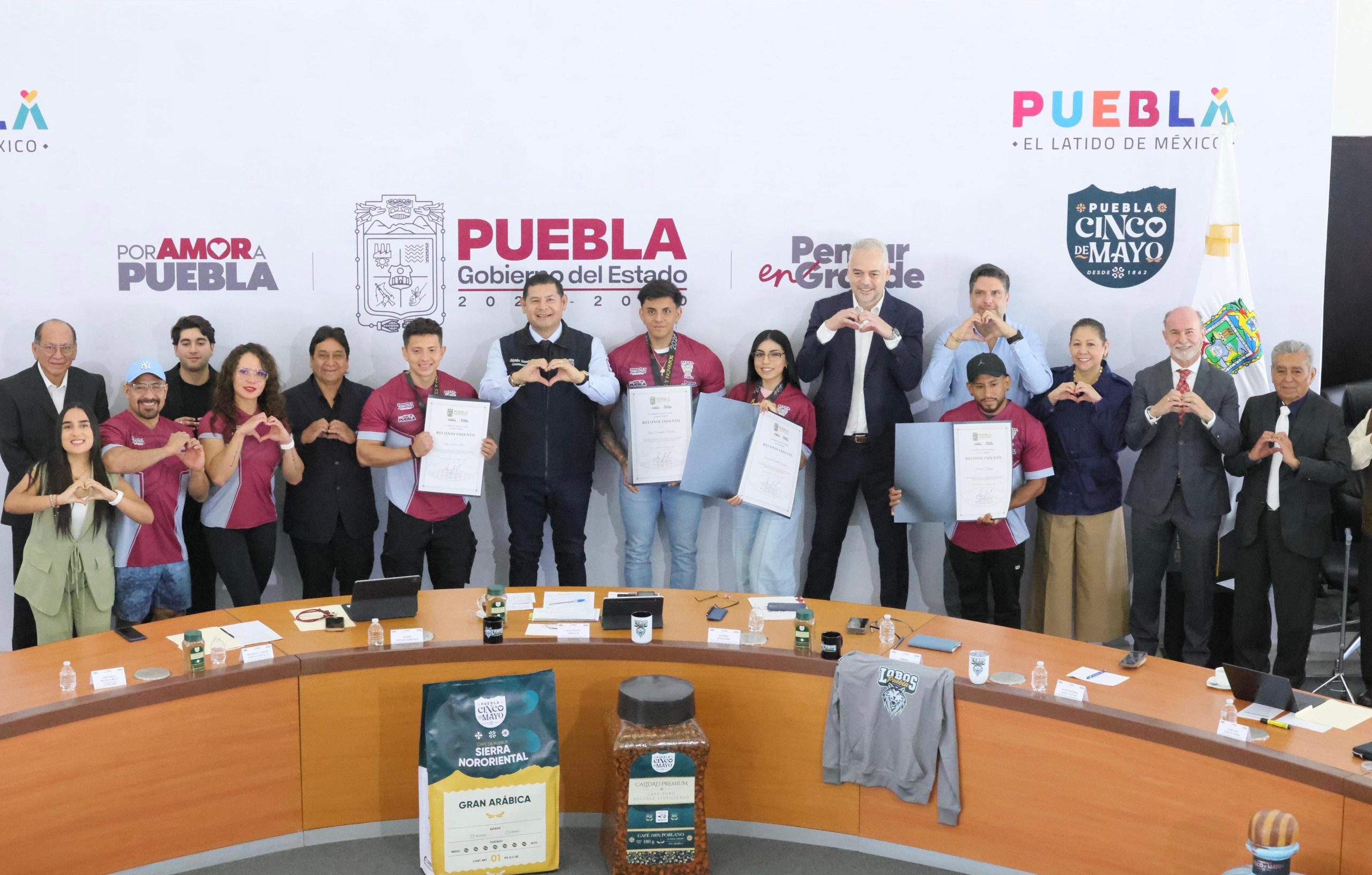 Llega equipo Lobos de Puebla y anuncian Liga Estatal de Deportes