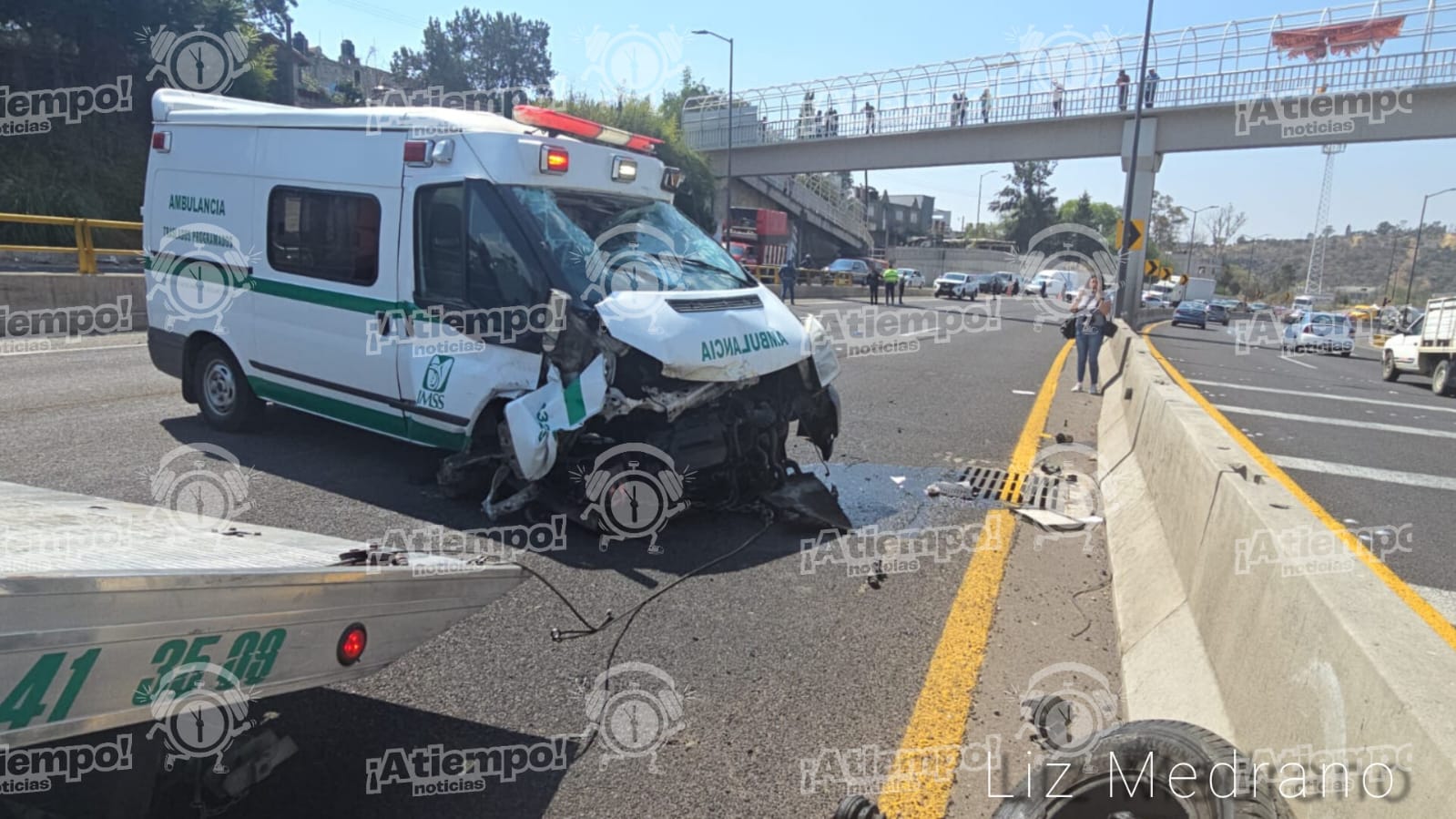 Se Vuelca tráiler y choca ambulancia en la Tlaxcala-Apizaco