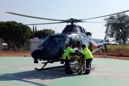 Trasladan en ambulancia aérea a embarazada desde Chiautla de Tapia