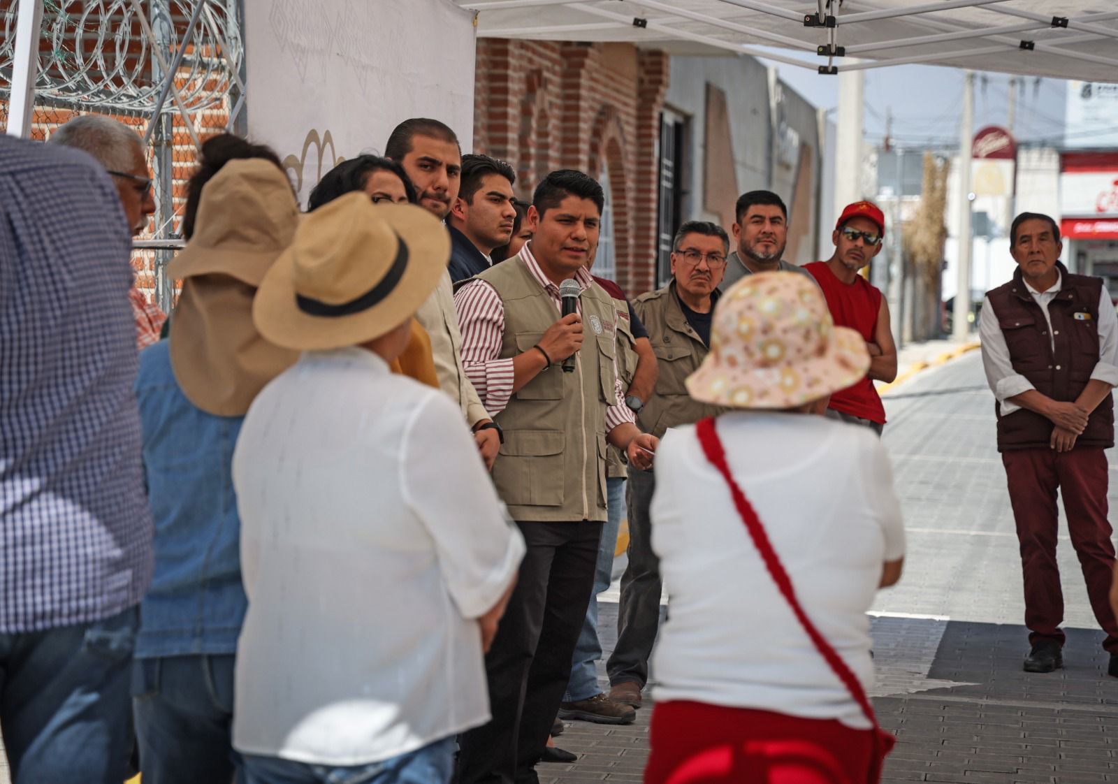 Entregan pavimentación en Cuatro Caminos