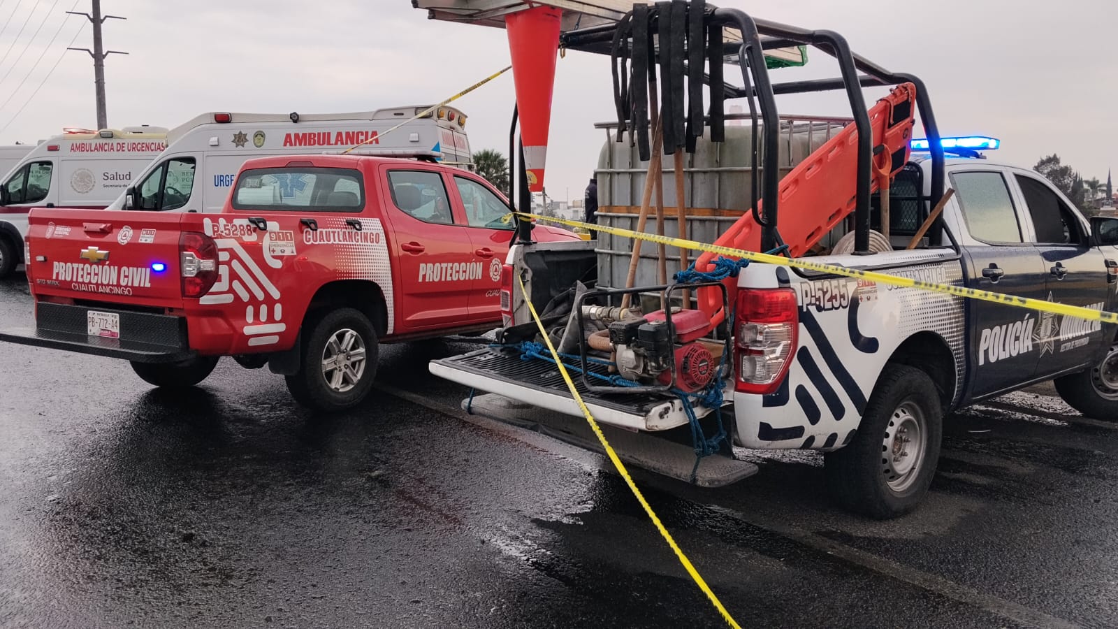 Muere mujer y tres personas resultan lesionadas en percance vial