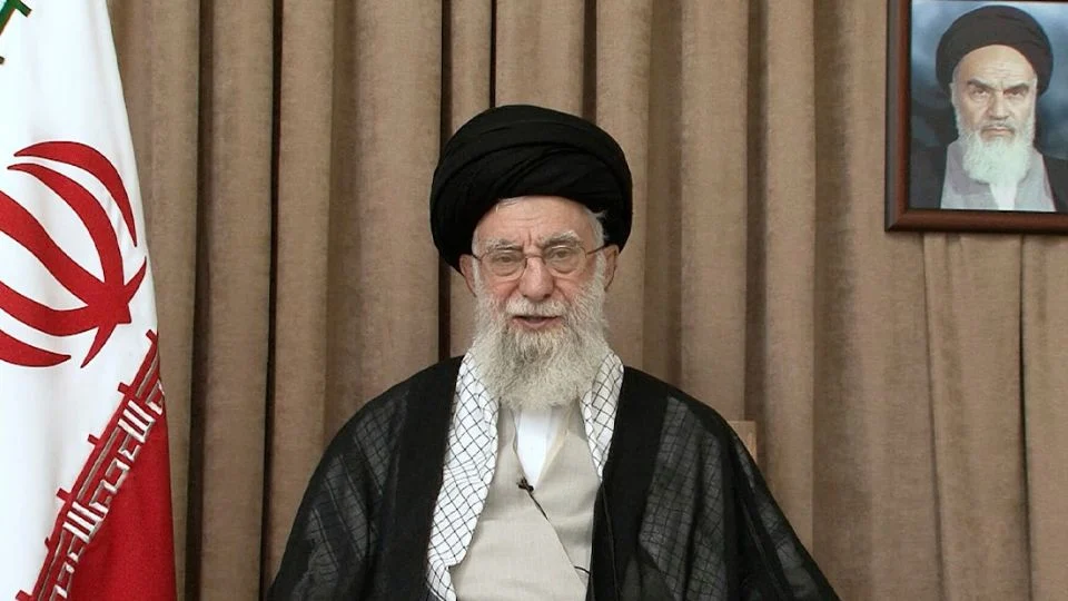 Hijo de Alí Jamenei perfila como próximo líder supremo de Irán