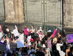 Reportan bloqueos y afectaciones viales en el centro de Puebla este 8 de marzo